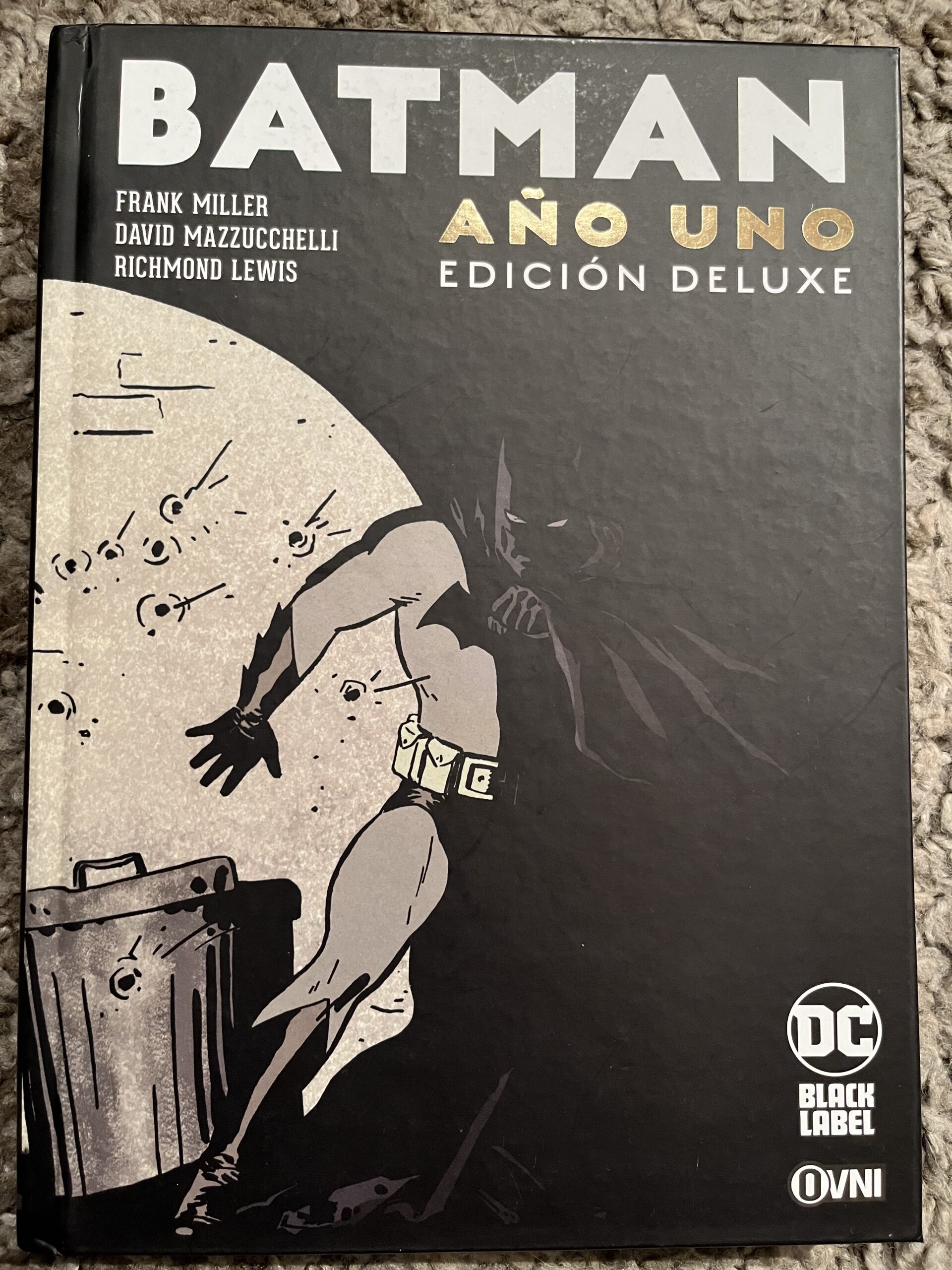 Dc Black Label: Batman: Año Uno (Edición Deluxe) - Zienke Comics